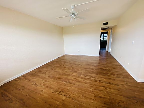 2nd image of 419 Southampton A