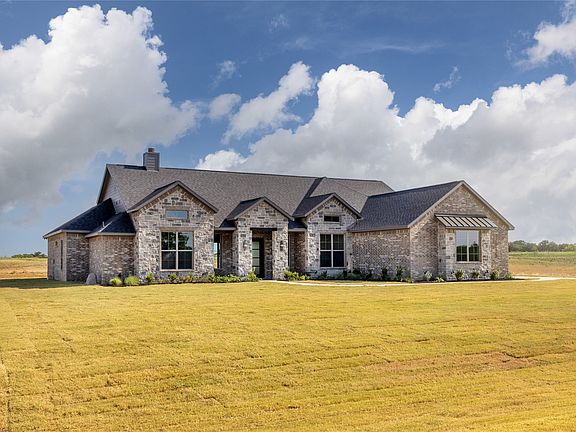 3rd image of 115 Red Bud Rd