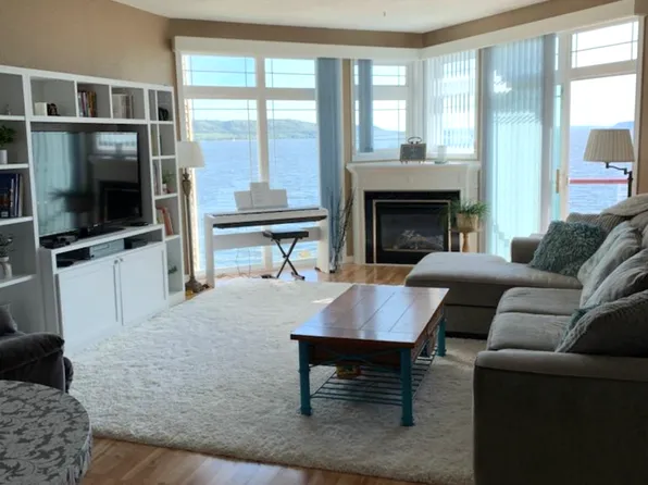 100 Central Point Rd #203, Lake City, MN 55041
