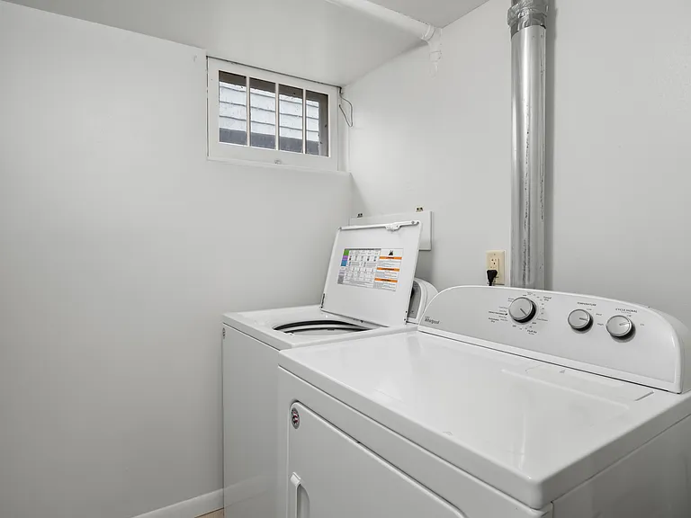 2205 University Ave — Photo 14