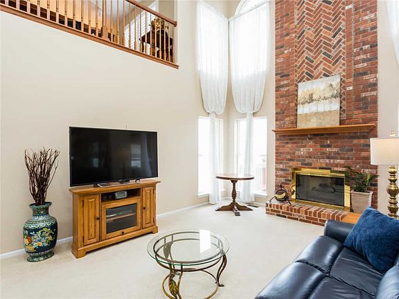 4th image of 3126 Cambridge Pointe Dr