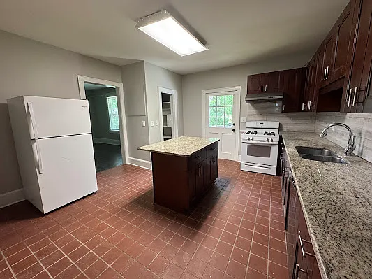 1049 Hemphill Ave NW — Photo 12