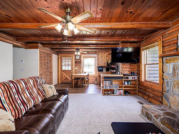 3rd image of 103 Cardinal Cove Rd