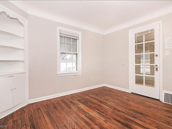 4th image of 3801 Woodridge Rd