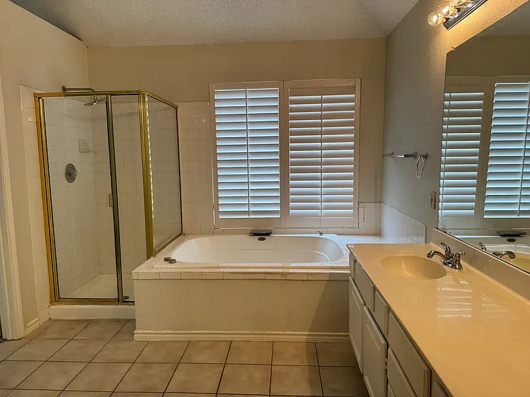 3704 Racquet Ct — Photo 12