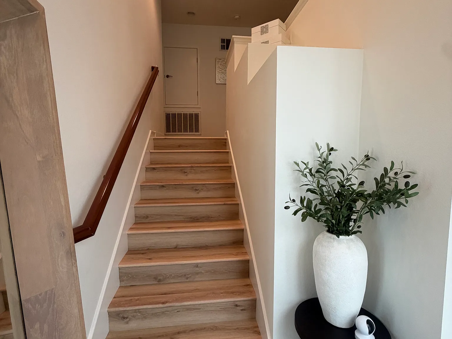 2 bed, 2.5 bath, 1919 sqft, $5,500 — Photo 2