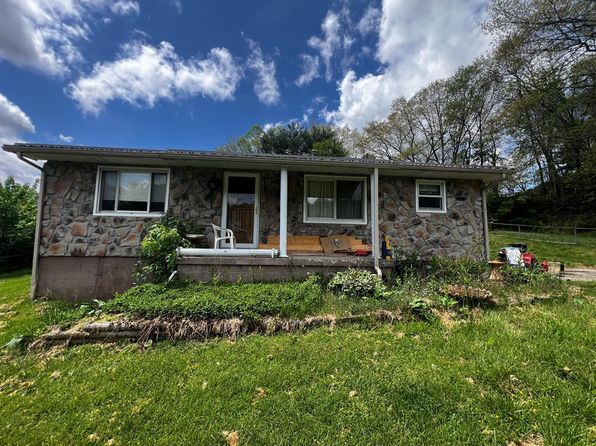 503 Hidden Valley Dr, Oak Hill, WV 25901