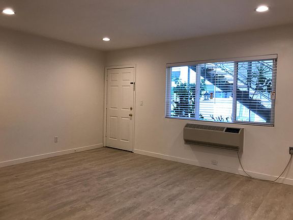 3rd image of 450 Riverdale Dr #4