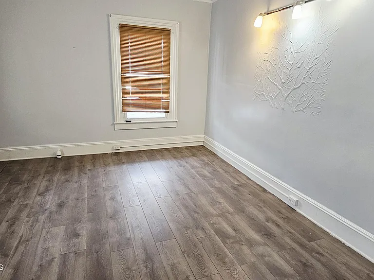 1319 Washburn St #1 — Photo 2