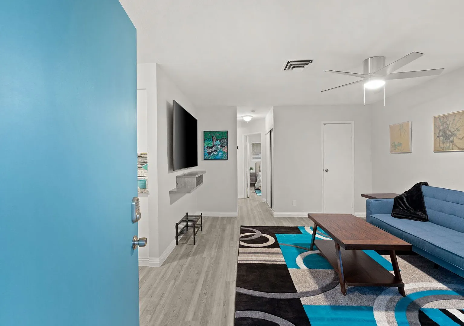 Updated 2-Bedroom Unit in Convenient Downtown Las Vegas Location — Photo 3