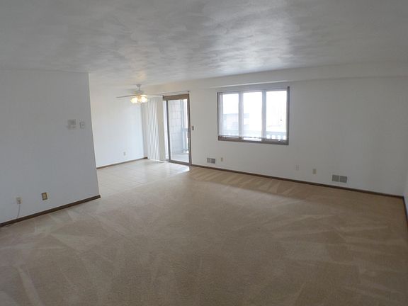3rd image of 491 Lovers Ln APT 19