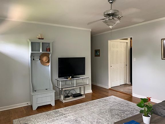 3rd image of 1710 Knoxville Ct