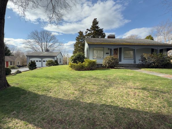 38 Highland St, Dartmouth, MA 02748