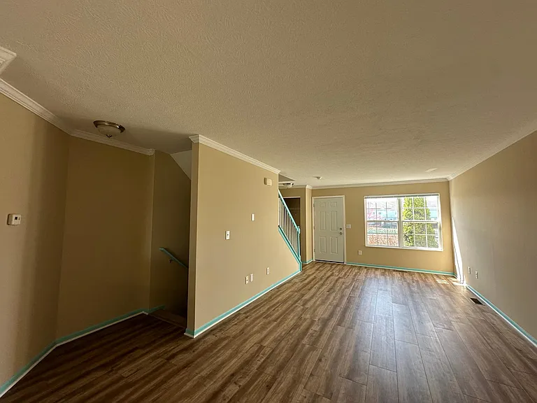 1020 Hartford Village Blvd — Photo 3