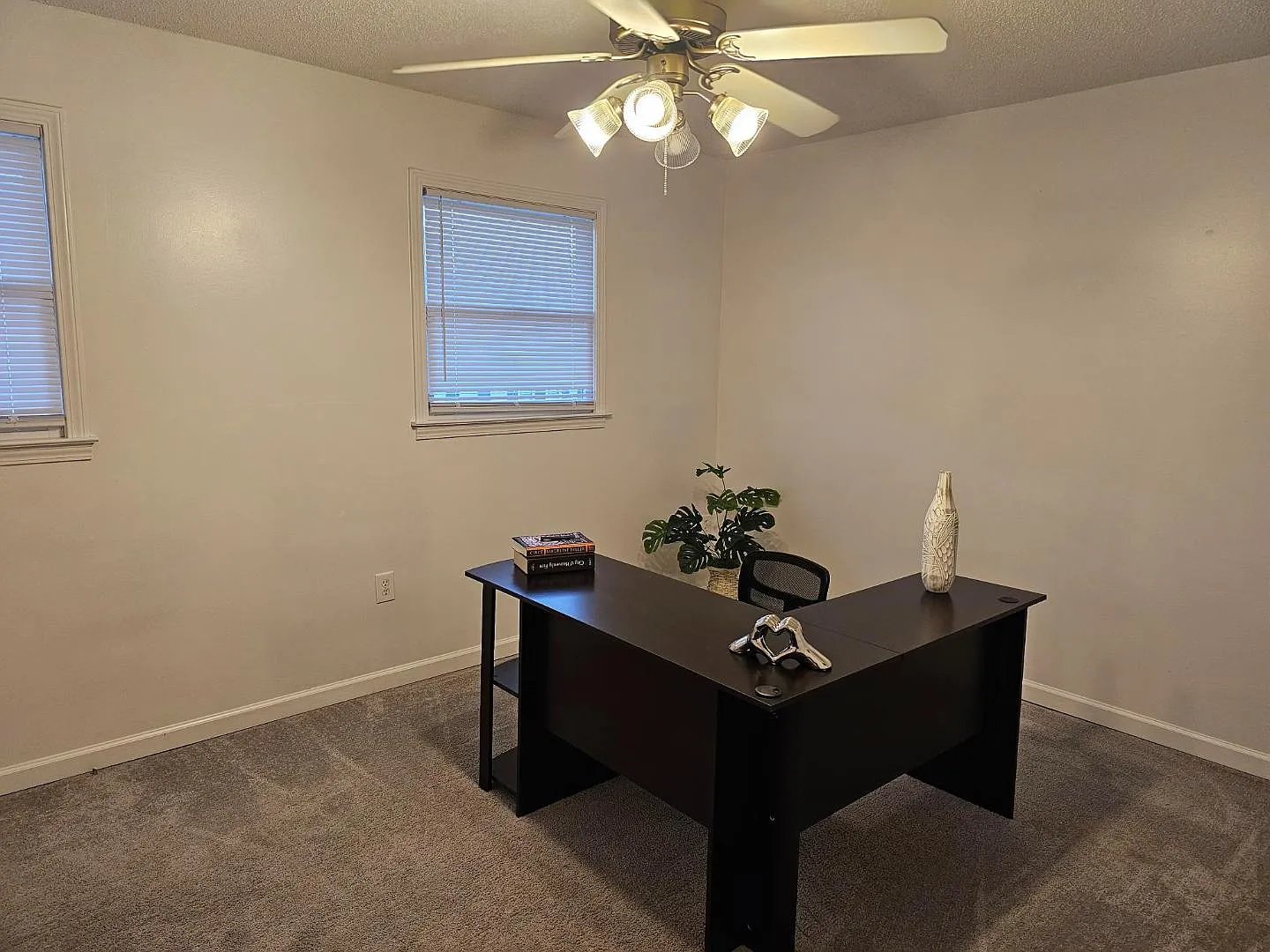 202 Oakcrest Cir — Photo 3