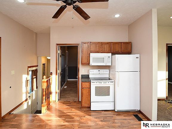 3rd image of 513 Pleasant St