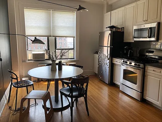 Rented by Metropolitan Equities | media 3