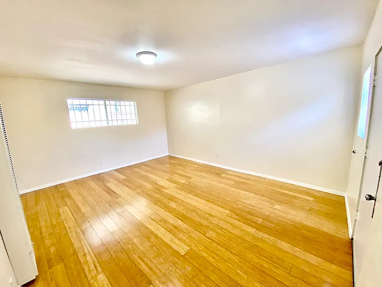 1532 Locust Ave — Photo 13