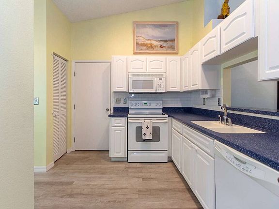 5th image of 1465 Brier Ct