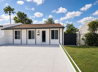 Royale Green Townhouse Se, Miami, FL 33175