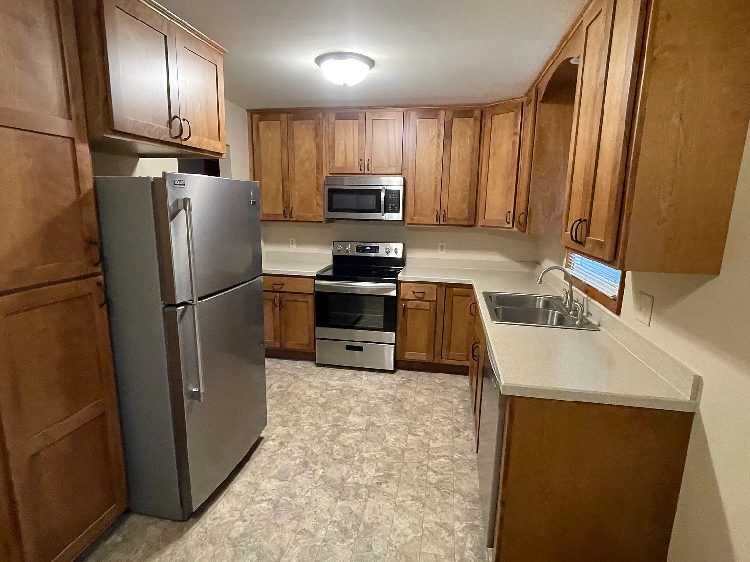 3 bed, 884 sqft, $1,650 — Photo 4