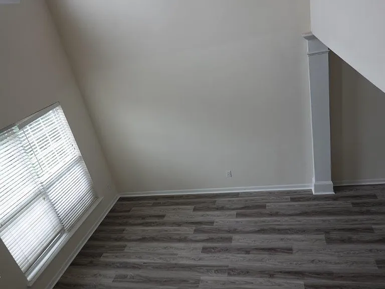 205 Whitney Oaks Ln — Photo 4