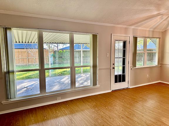 3rd image of 123 Woodcrest Dr #1