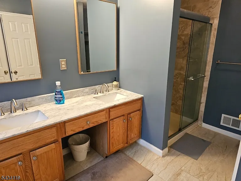 60 Jackson Ave — Photo 16