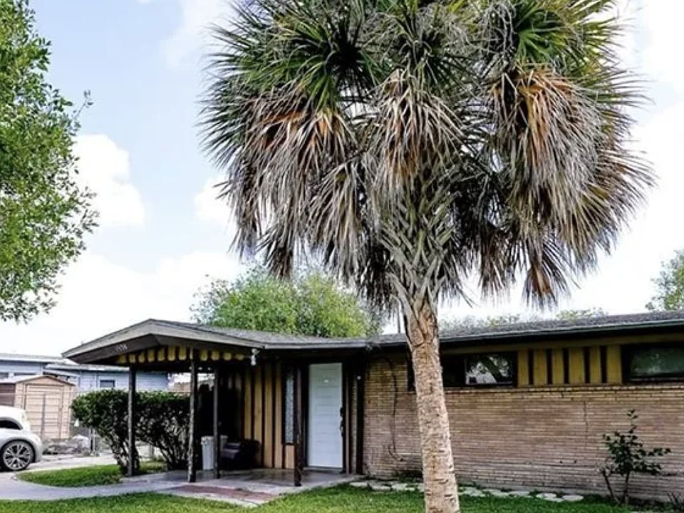 1st image of 1538 Daly Dr