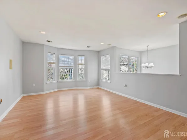 189 Sunshine Dr, Piscataway, NJ 08854
