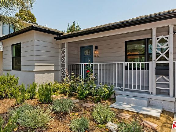 3rd image of 3232 S Beverly Dr