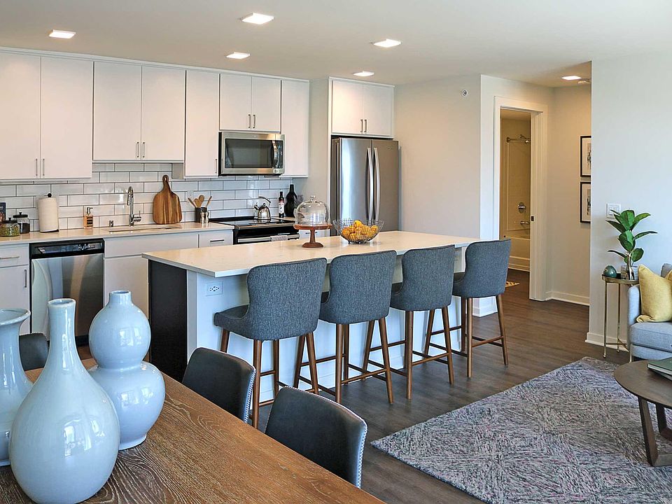 Unit with Island Kitchen