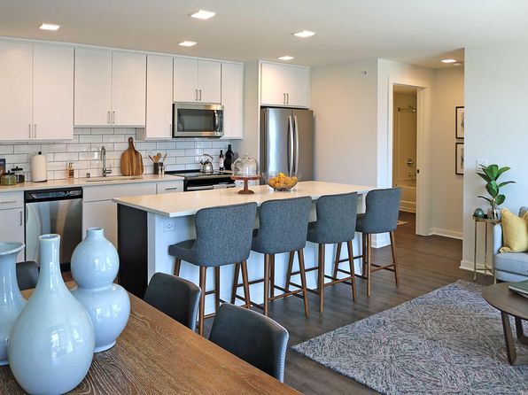 916 E State St APT 510