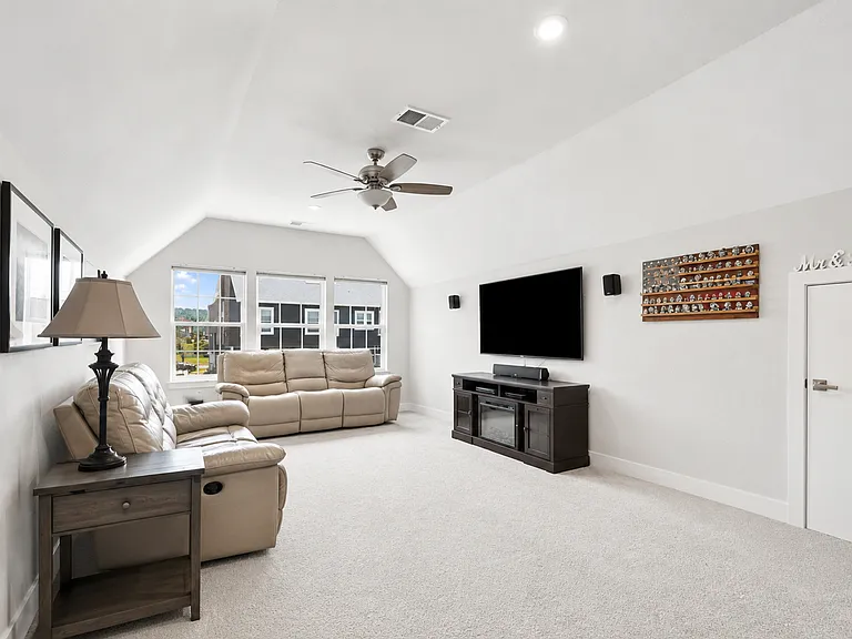 1032 Olmstead St — Photo 16