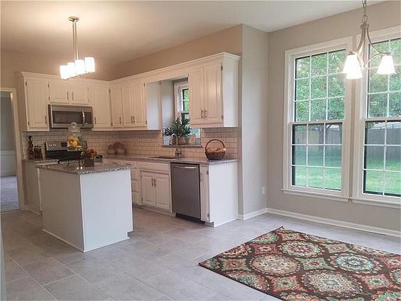 4th image of 12823 Garnett Ln