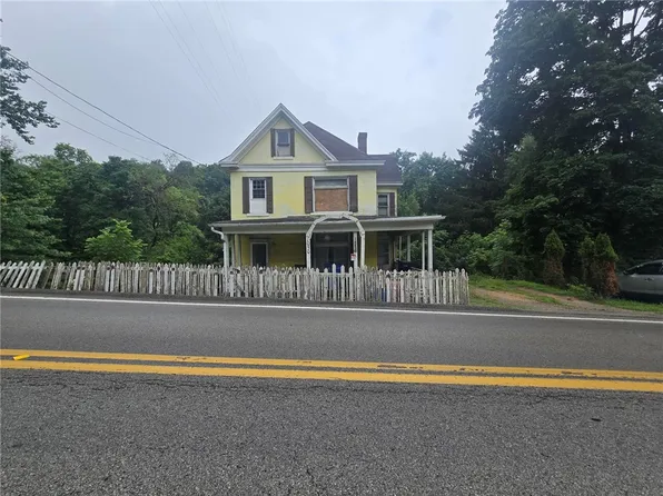 1050 Brownstown Rd, Irwin, PA 15642