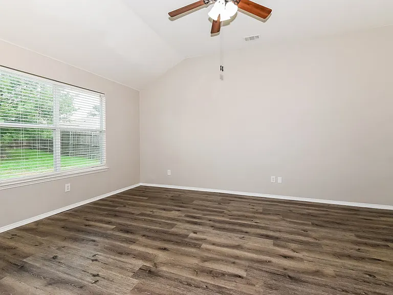 1328 Riviera Dr — Photo 11