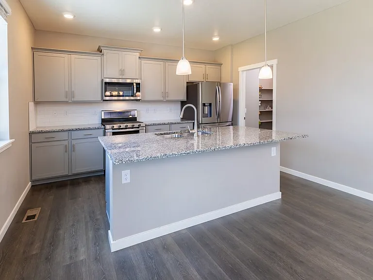 1464 Vantage Pkwy — Photo 6
