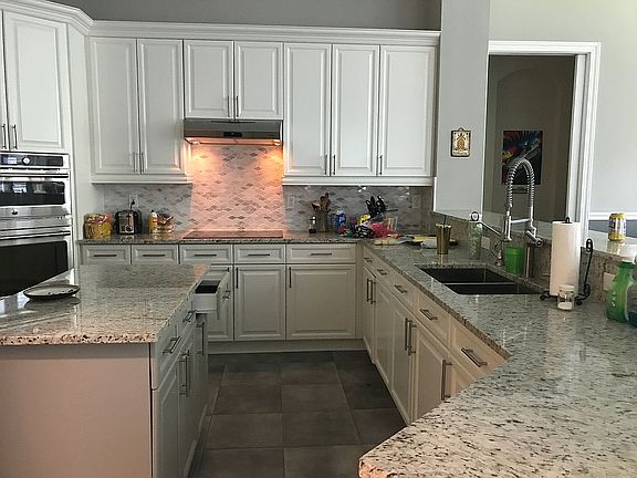 3rd image of 628 S Pokeberry Pl
