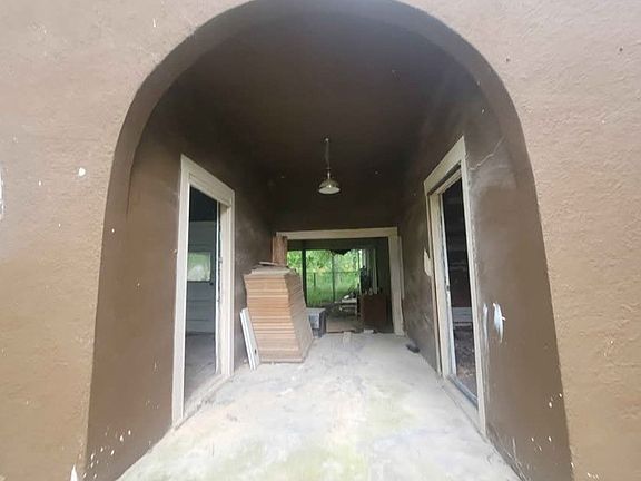 3rd image of 110 E Ross St