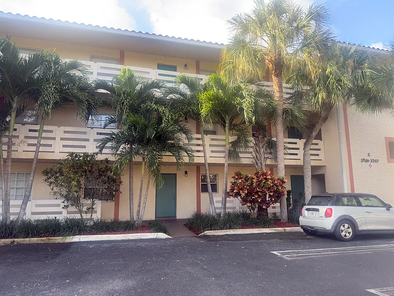 3213 NW 103rd Ter #107-C — Photo 3