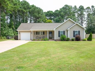 25 New Pine Ln, Clinton, NC 28328