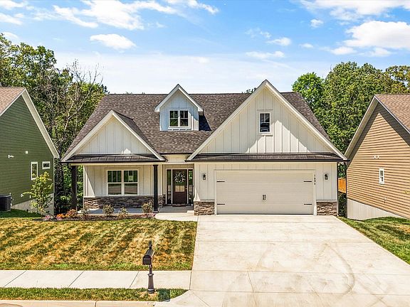 3rd image of 1694 Green Meadows Ln