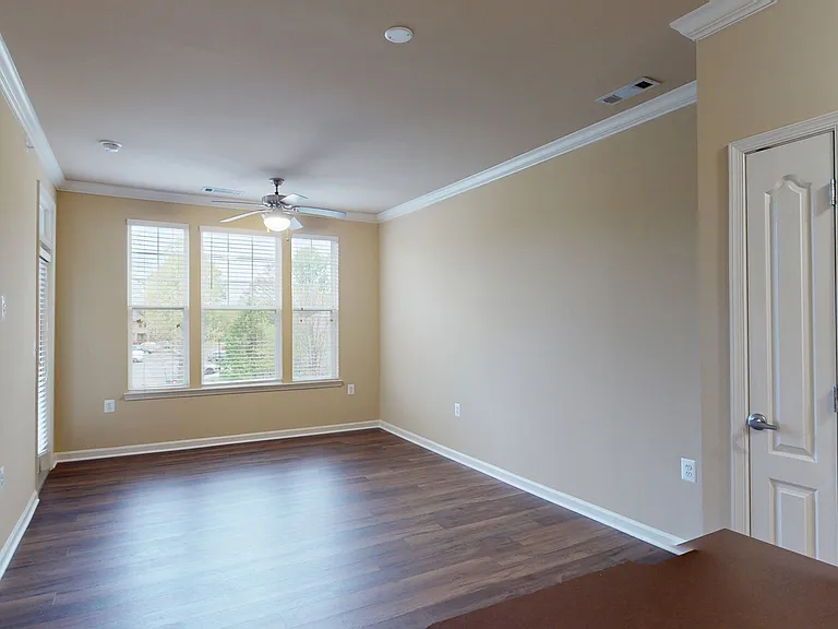 Signal Hill Apartment Homes — Photo 39