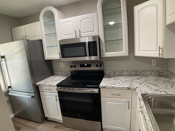 2nd image of 13 Astor Ct #0