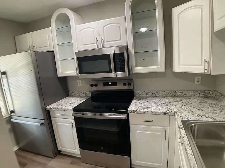 13 Astor Ct #.0 — Photo 2