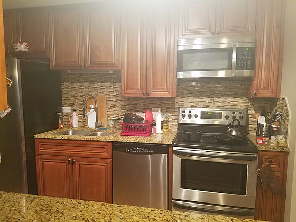 2nd image of 919 N Boxwood Dr APT 302