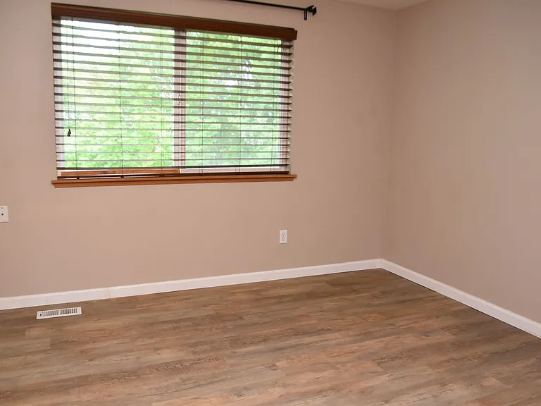 1405 E 38th St — Photo 11
