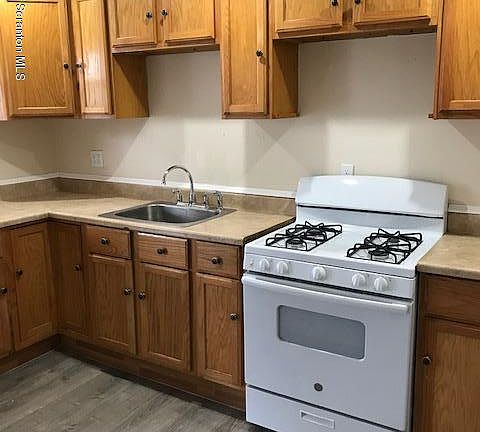 2nd image of 225-227 W Taylor St