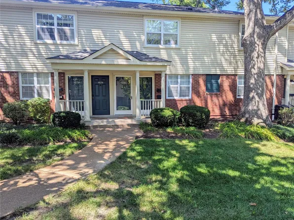 1532 Swallow Dr, Saint Louis, MO 63144